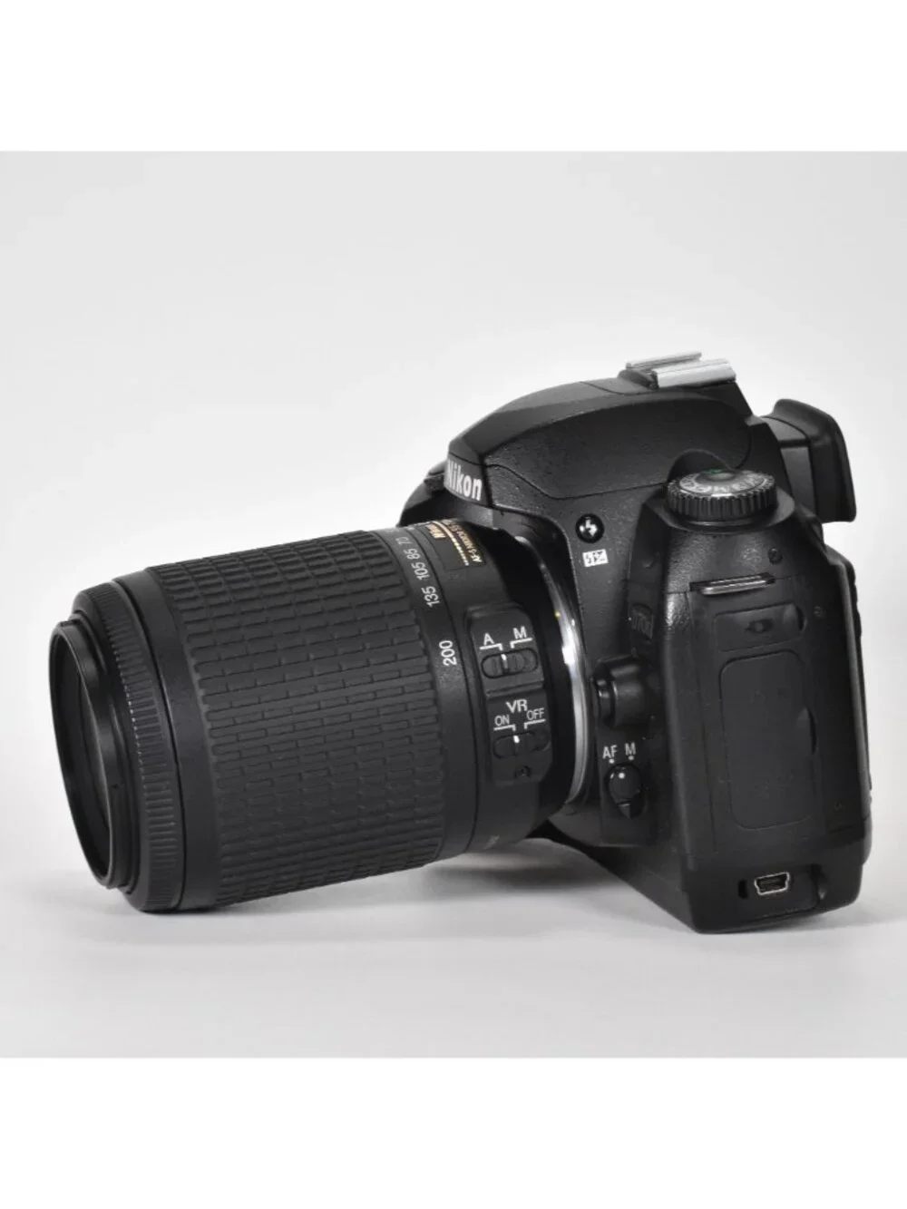 Nikon D70S DSLR Digital Camera 6.1MP Nikon AF-S DX 55-200mm Lens 1GB CF Card